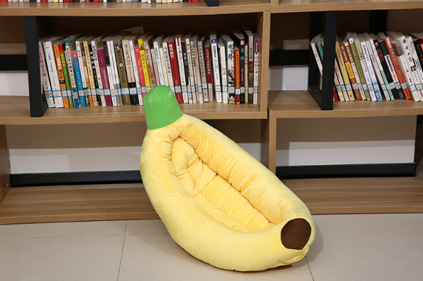 Banana Pet bed NALA'S Pet Closet